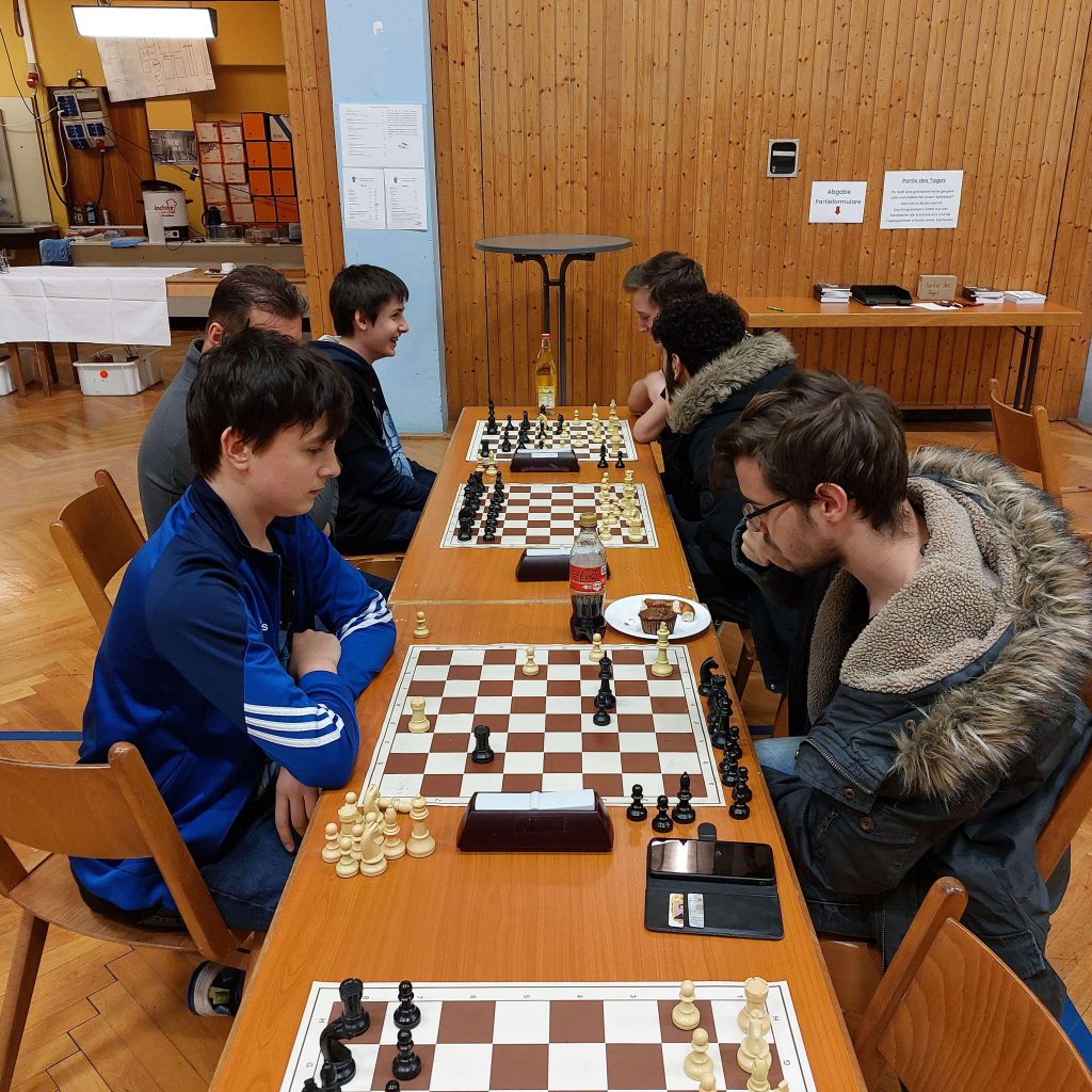 Kongressteam beim Schachspielen